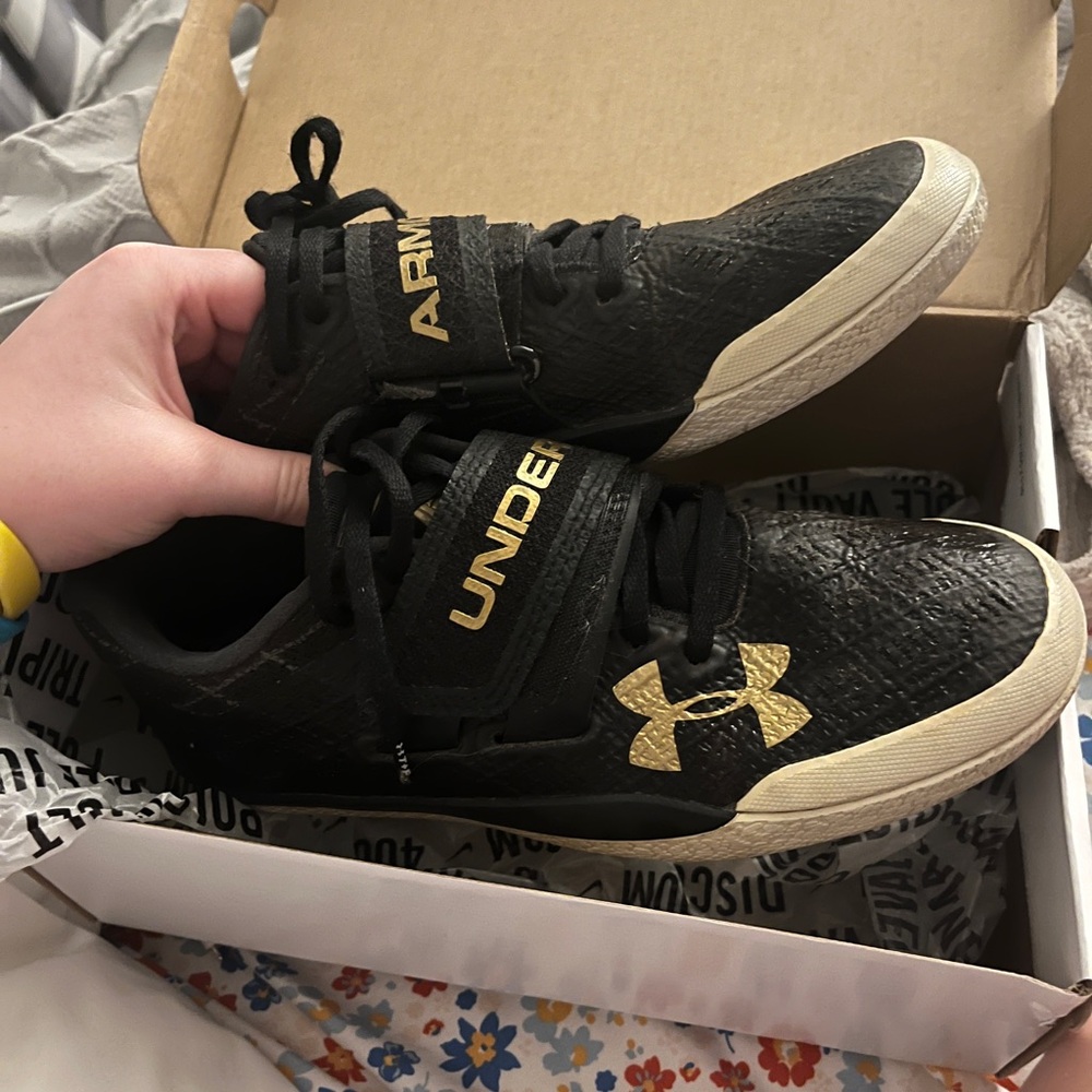 Track and field throwing shoes